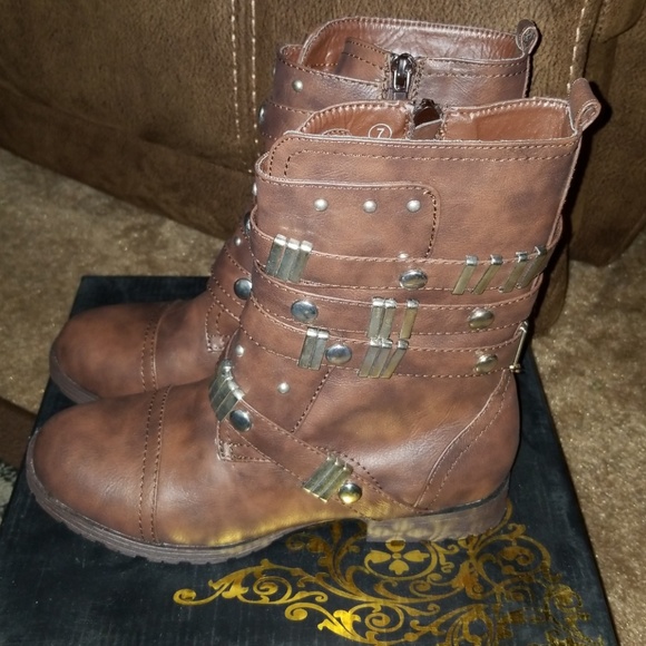 Boots - Picture 2 of 6